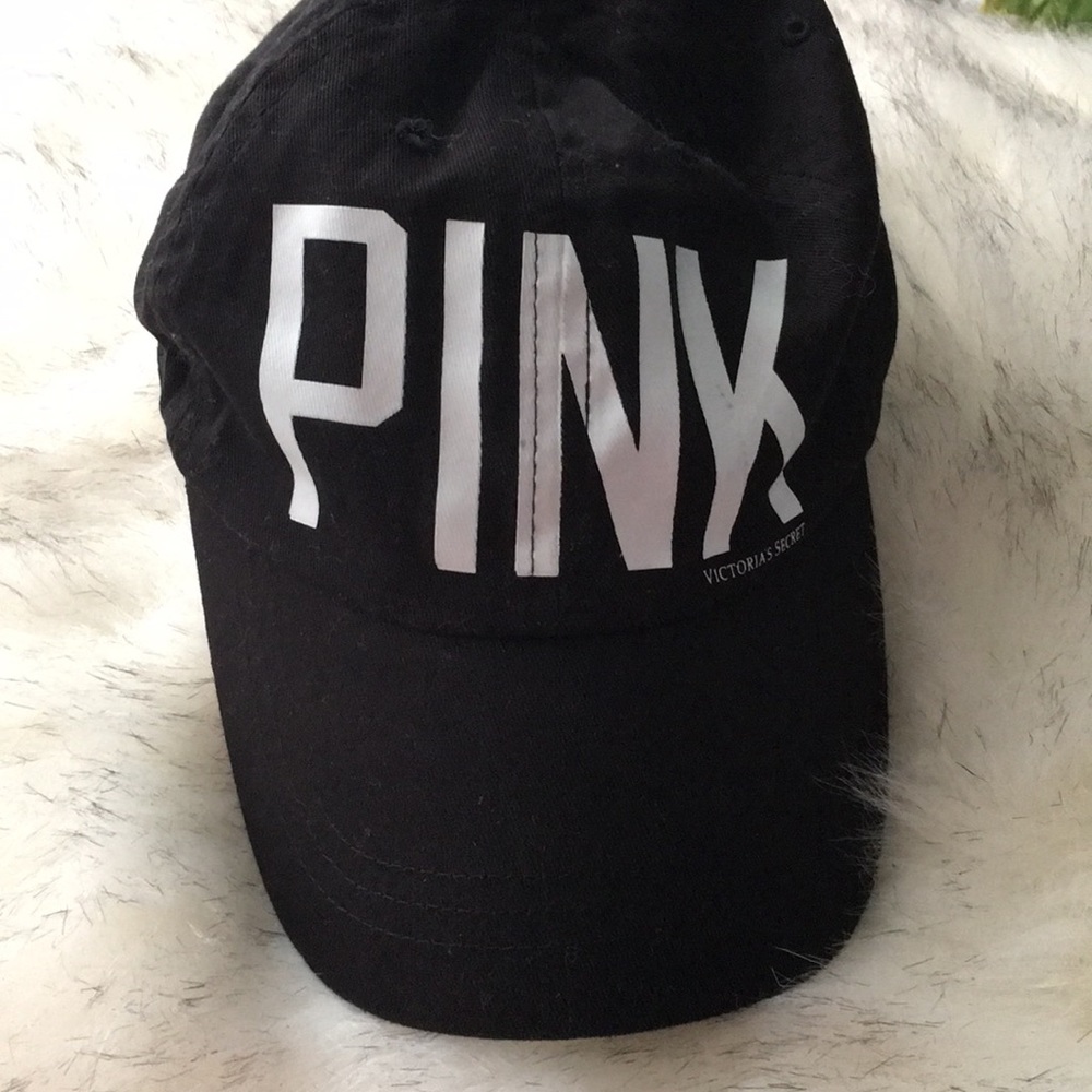 Black VS Pink Cap 🧢